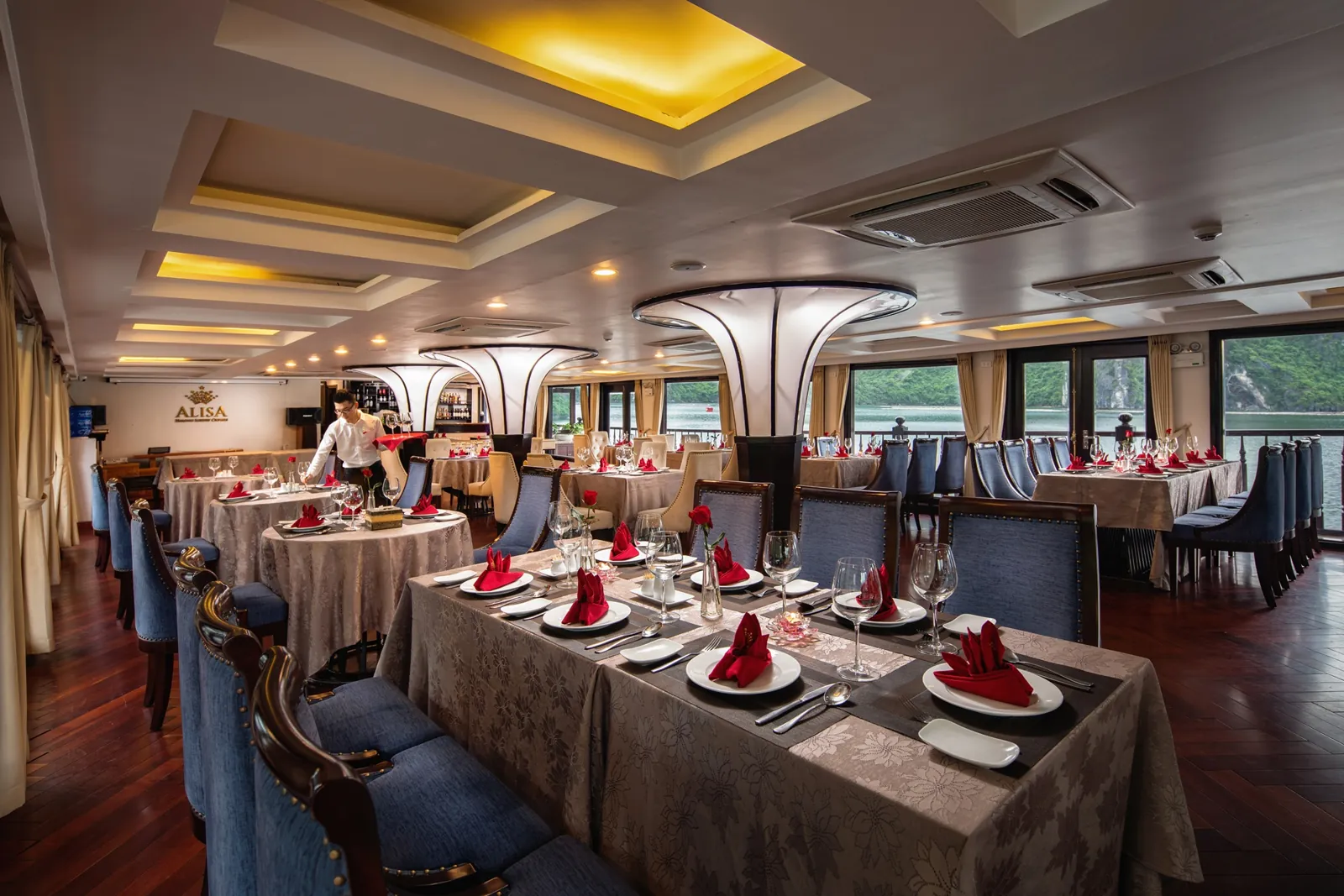 Nhà hàng sang trọng trên Du thuyền Alisa Premier Cruise