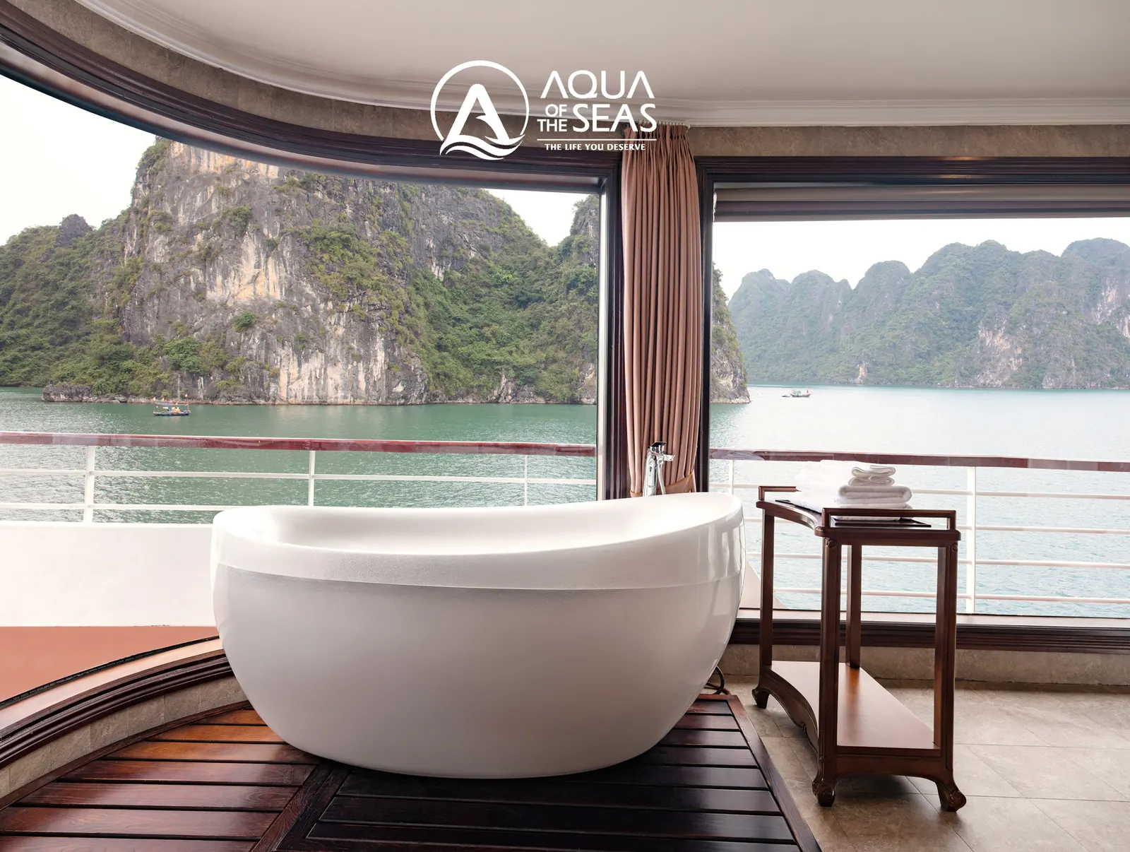 Bồn Jacuzzi ngoài trời riêng President Suite VIP du thuyền Aqua Of The Seas