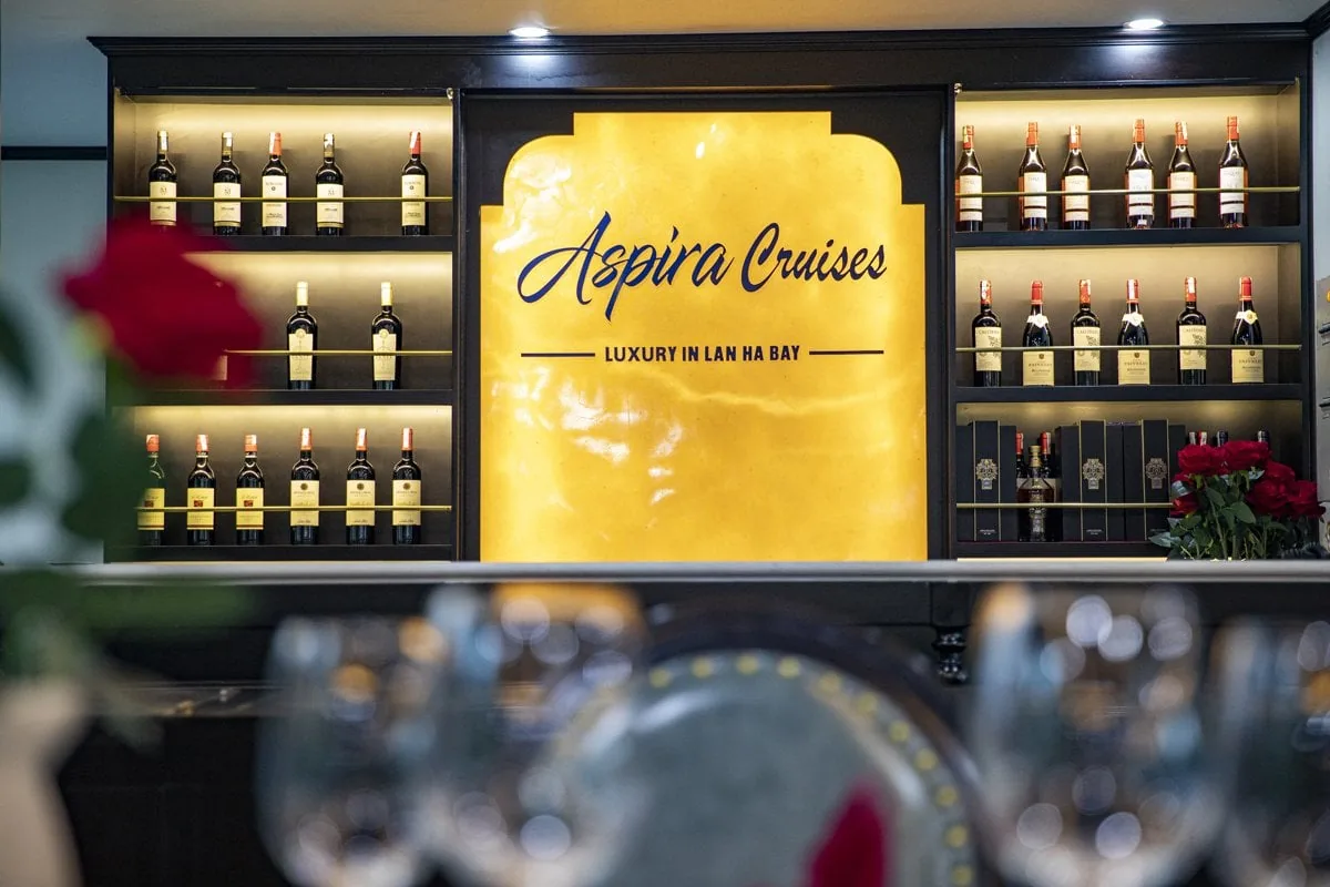 Nhà hàng và quầy bar toàn cảnh trên du thuyền Aspira Cruise