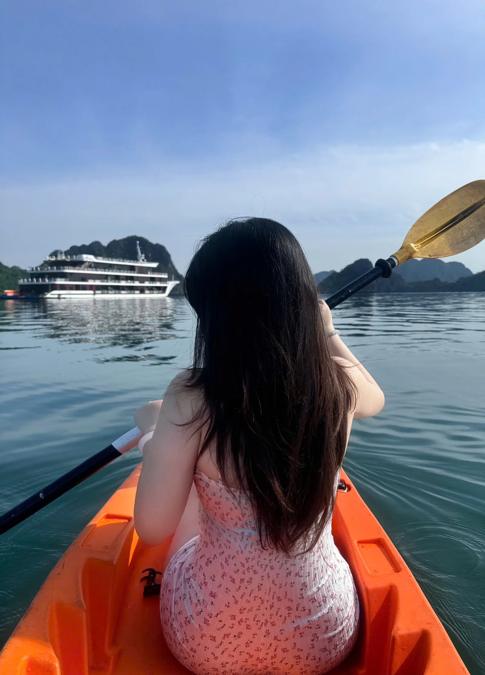Chèo kayak khám phá Vịnh Lan Hạ cùng du thuyền Aspira Cruise