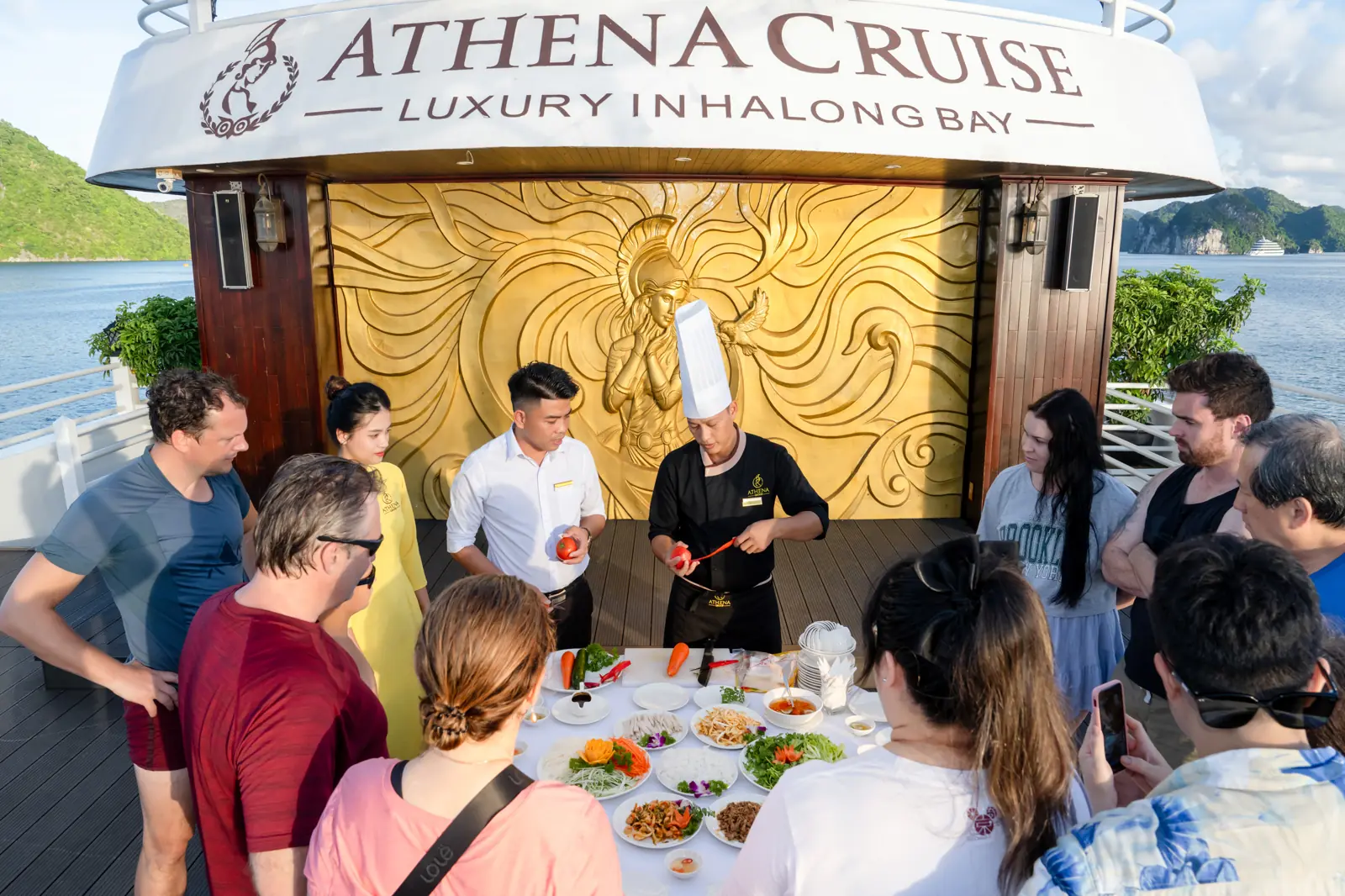 Lớp học nấu ăn Việt Nam cùng đầu bếp trên du thuyền Athena Luxury Cruise