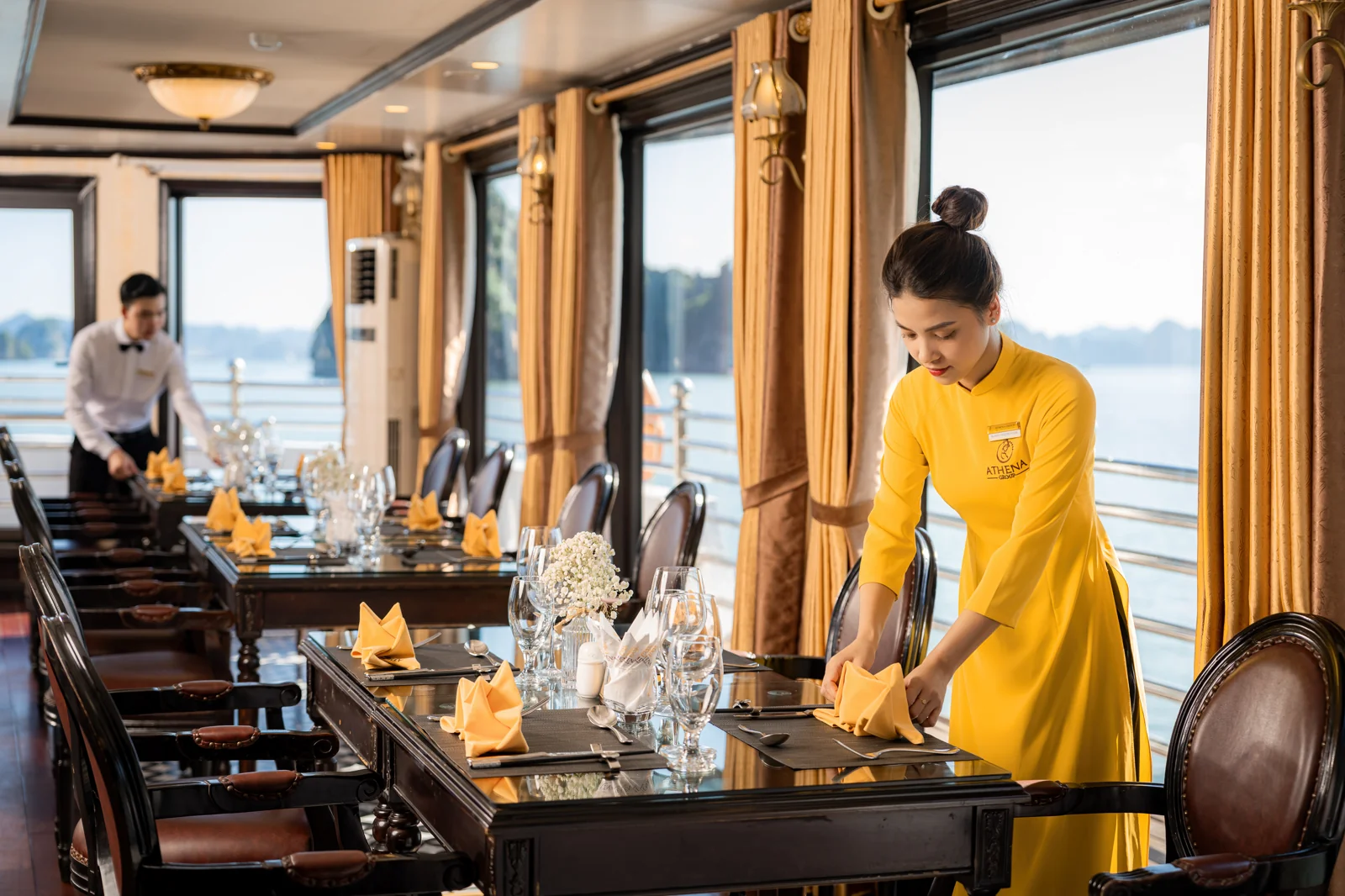 Nhà hàng 5 sao trên du thuyền Athena Luxury Cruise