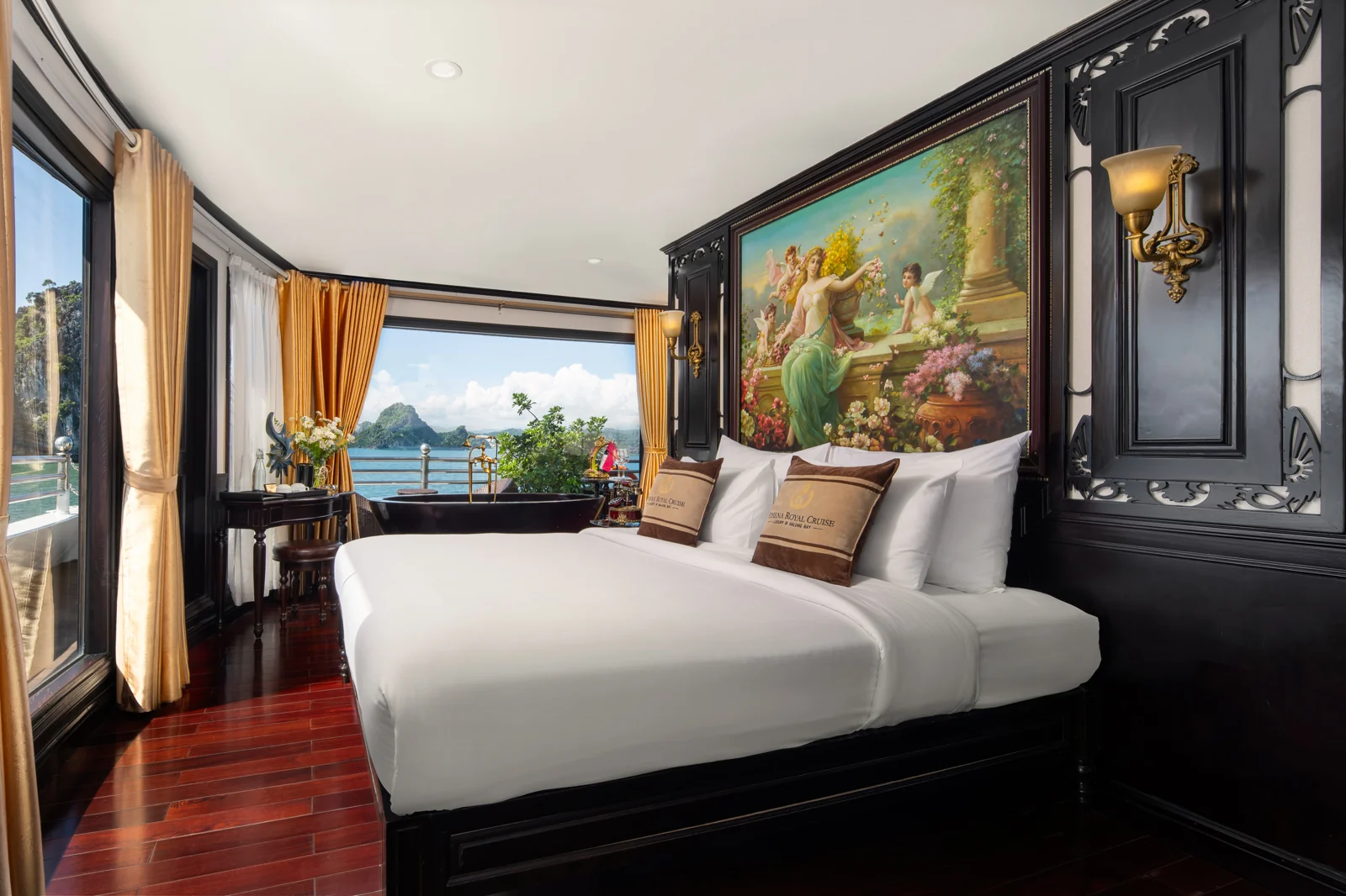 Athena Royal Cabin - suite cao cấp nhất với bồn tắm gỗ riêng