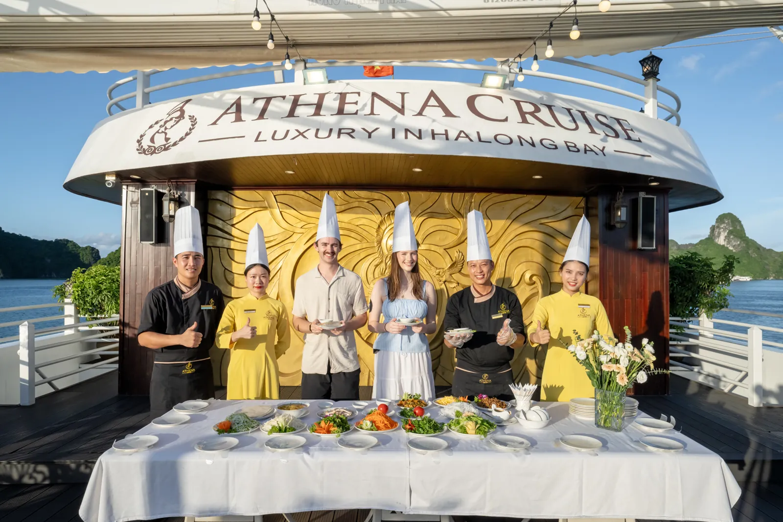 Lớp học nấu ăn Việt Nam cùng đầu bếp trên du thuyền Athena Royal Cruise