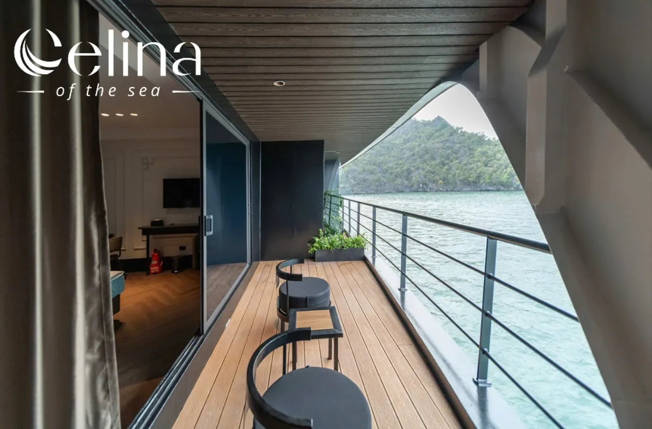 Ban công gỗ riêng hướng vịnh của cabin du thuyền Celina of The Sea