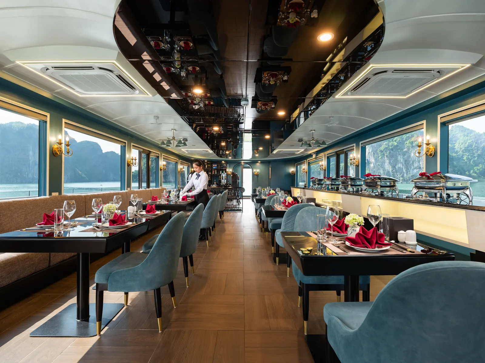 Tiệc buffet tối trên du thuyền Dragon Luxury