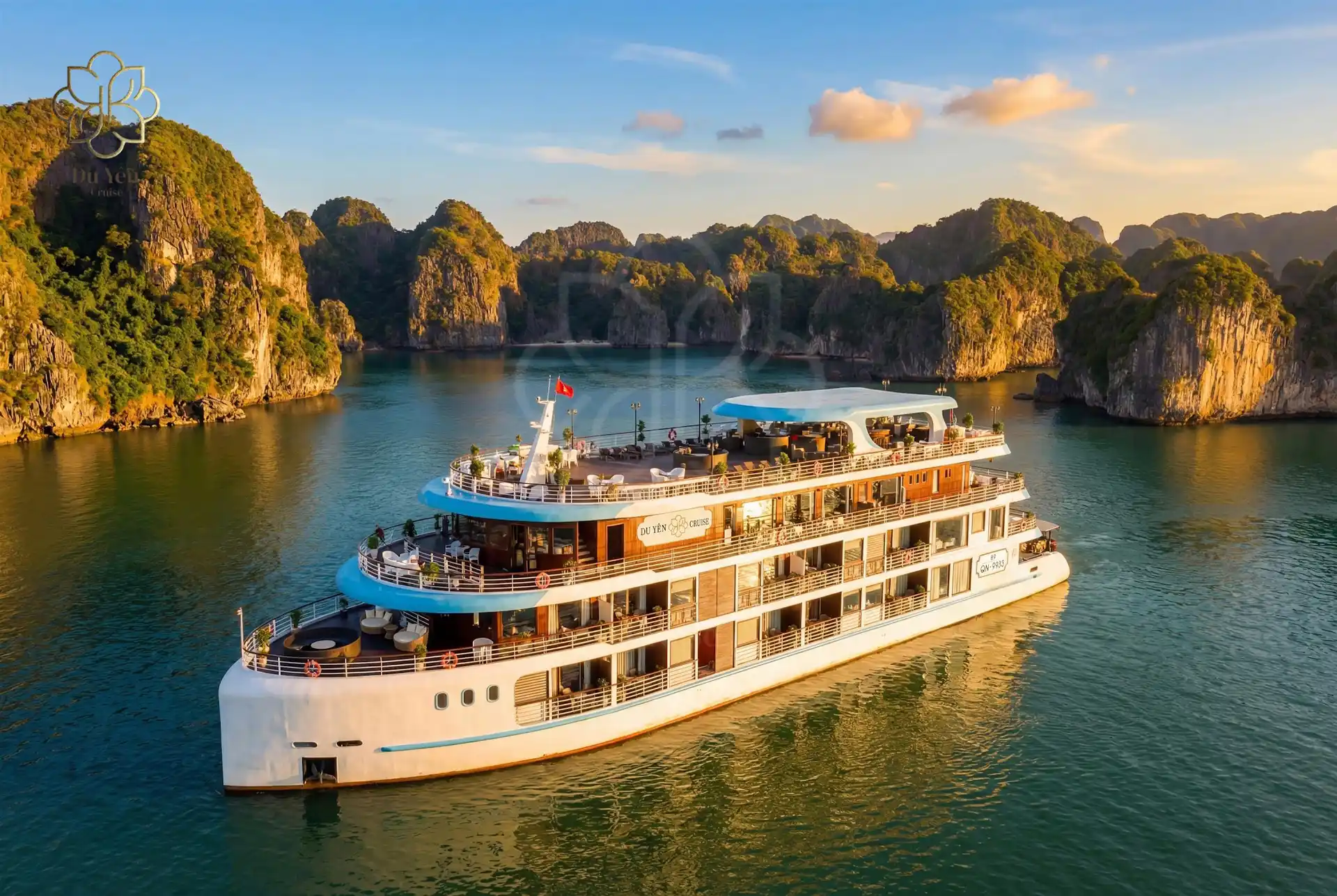 Du thuyền Du Yên 5 sao trên Vịnh Hạ Long