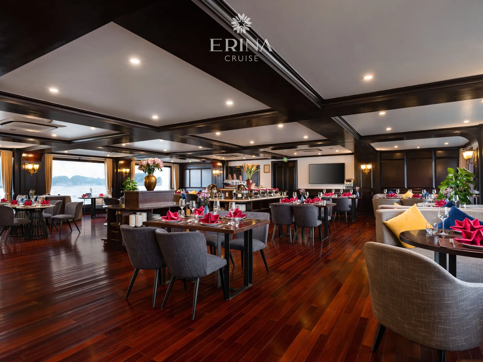 Nhà hàng du thuyền Erina Cruise không gian ẩm thực sang trọng