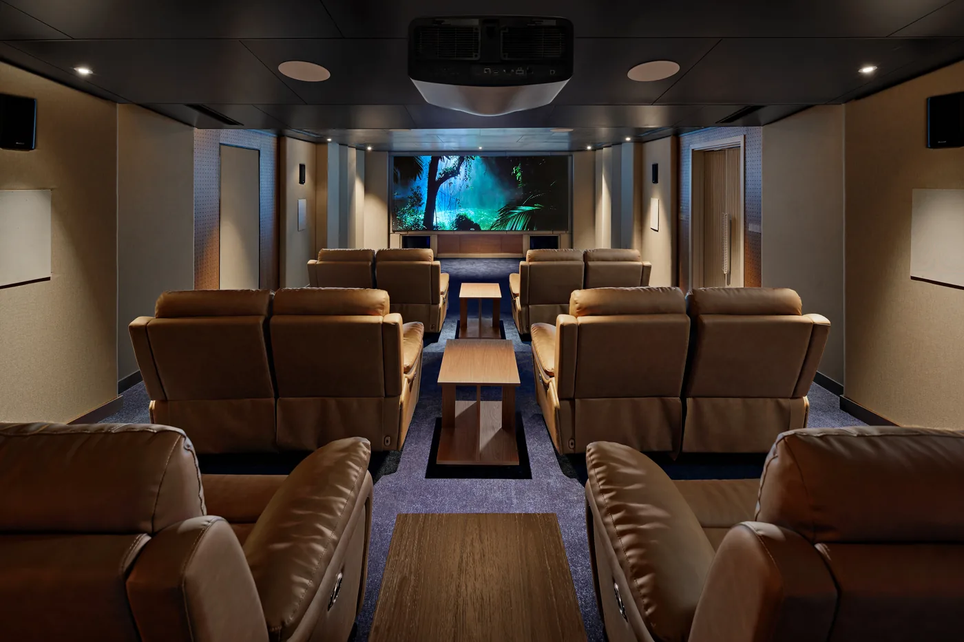 Rạp chiếu phim Oasis Ciné riêng trên Grand Pioneers II