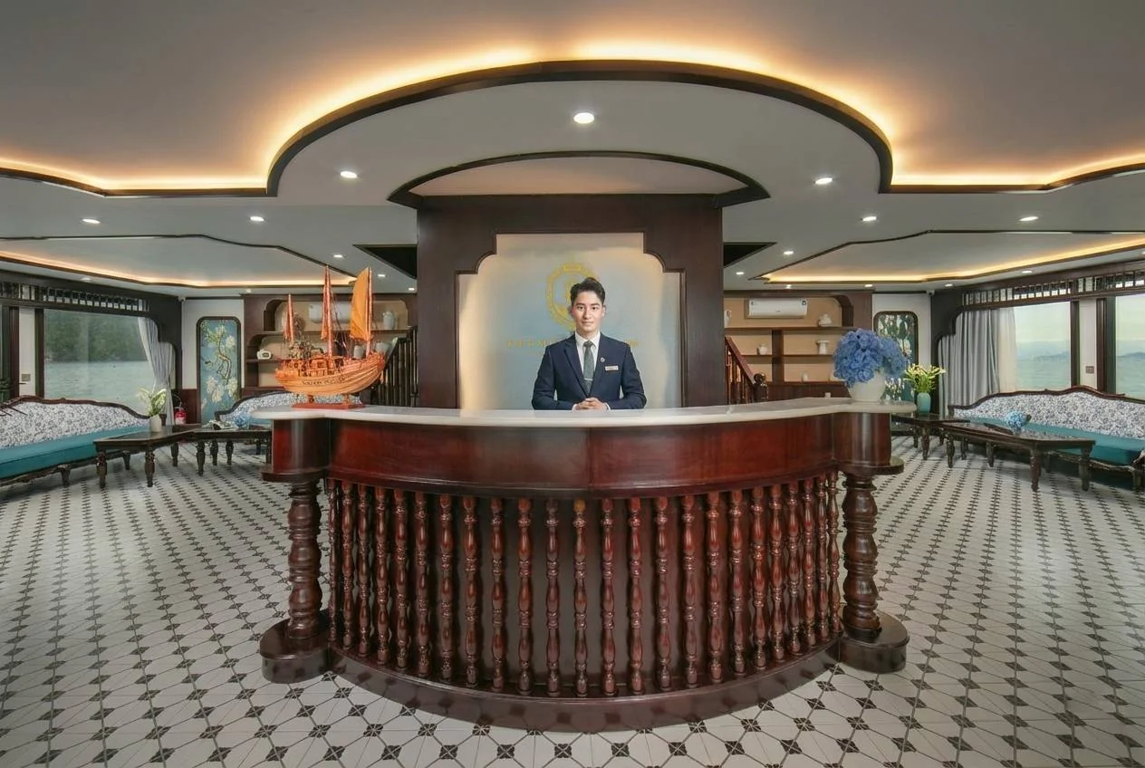 Sảnh lễ tân thiết kế phong cách Đông Dương trên du thuyền Hermes Premium