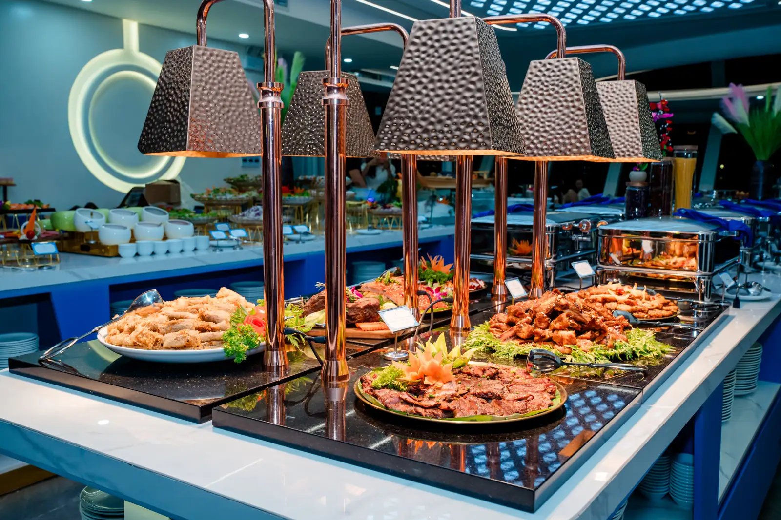 Góc khác của quầy buffet hải sản trên du thuyền Icon Cruise