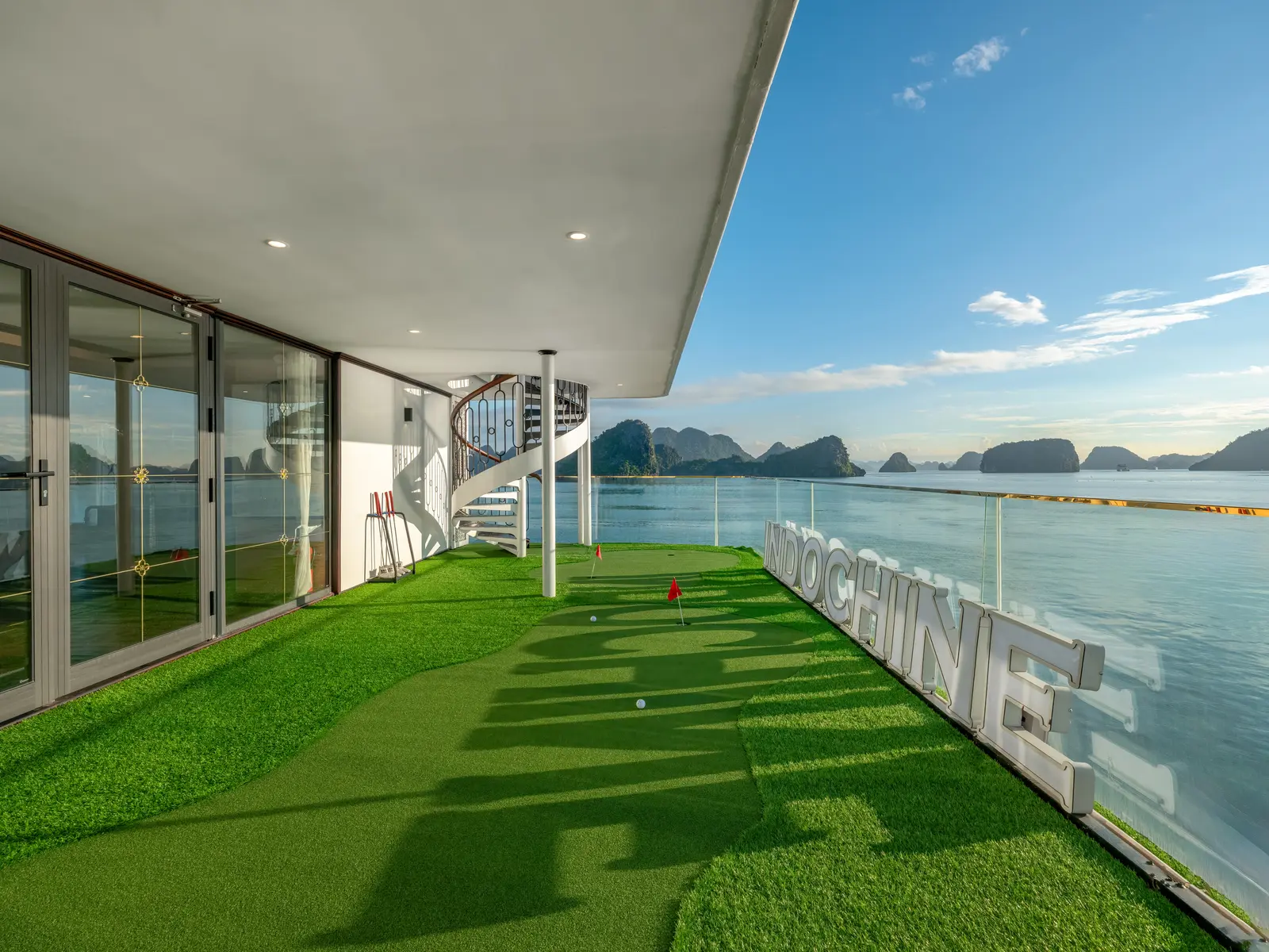 Sân mini-golf trên du thuyền Indochine Grand