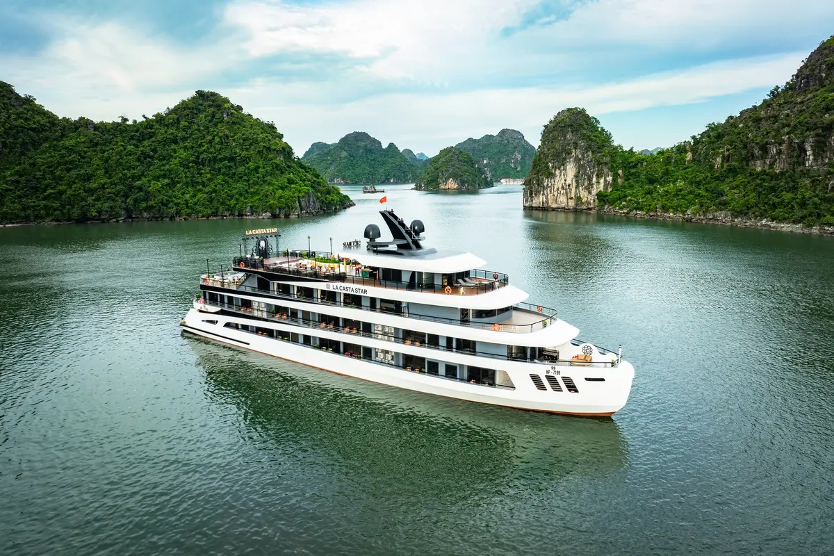 Toàn cảnh du thuyền La Casta Star Cruise 6 sao trên Vịnh Lan Hạ