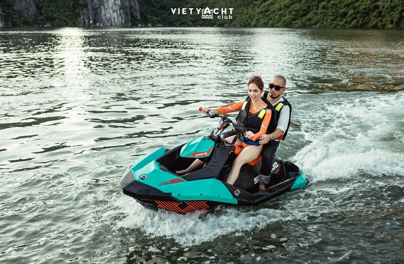 Trải nghiệm Jetski Watercar trên Vịnh Hạ Long