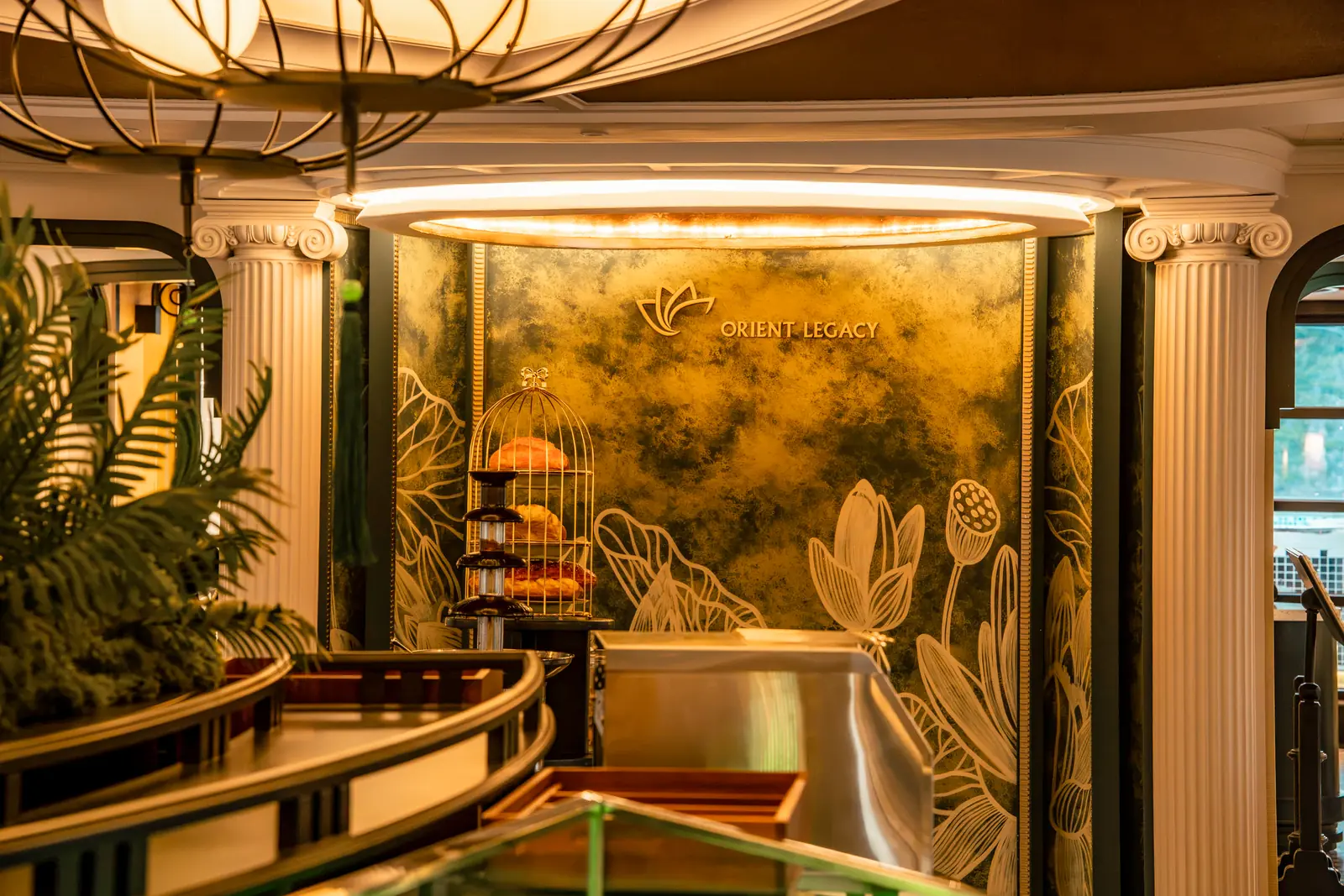 Toàn cảnh không gian nhà hàng Pearl of Orient Restaurant & Bar