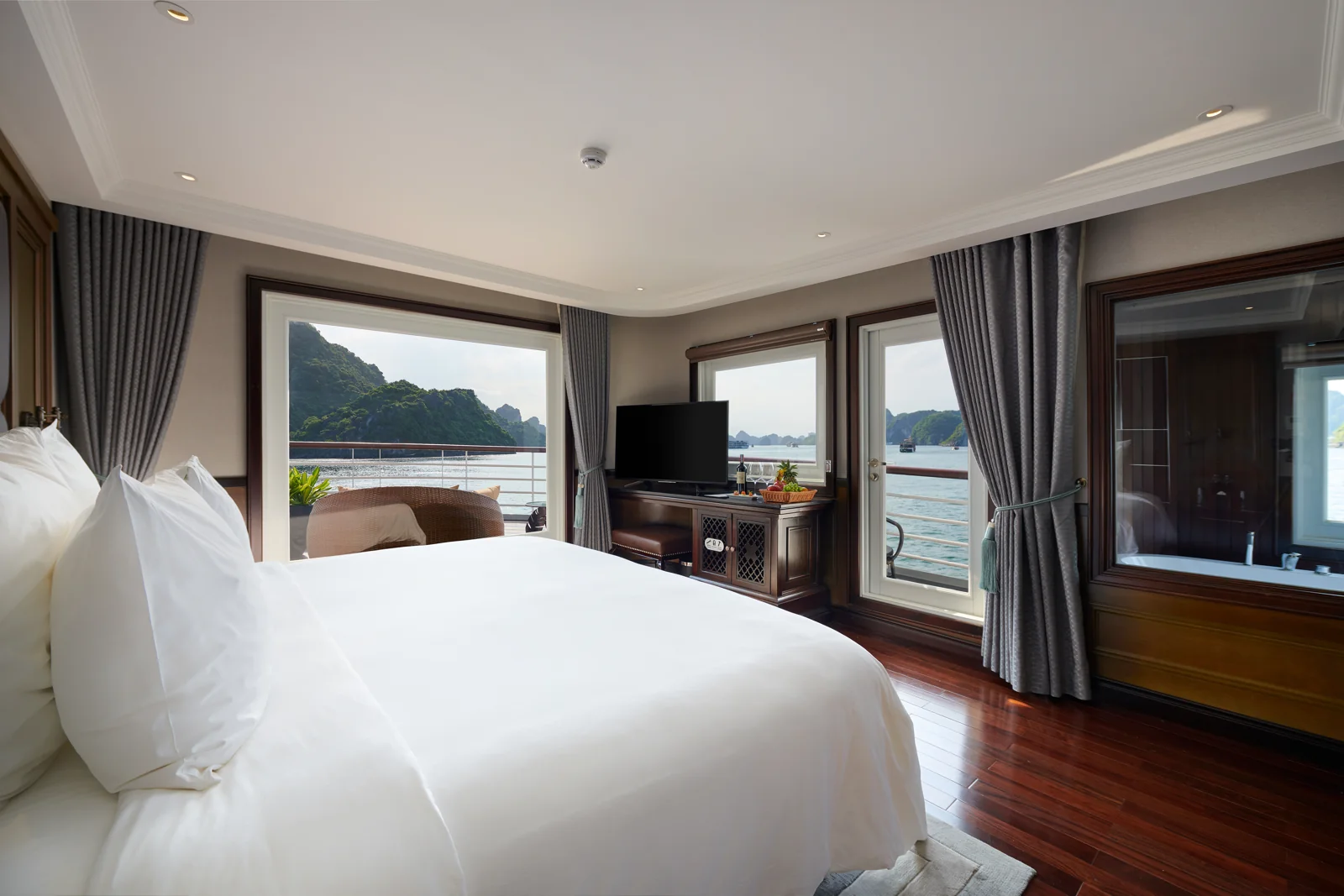 Captain's View Grand Suite — hạng phòng cao cấp nhất du thuyền Paradise Grand