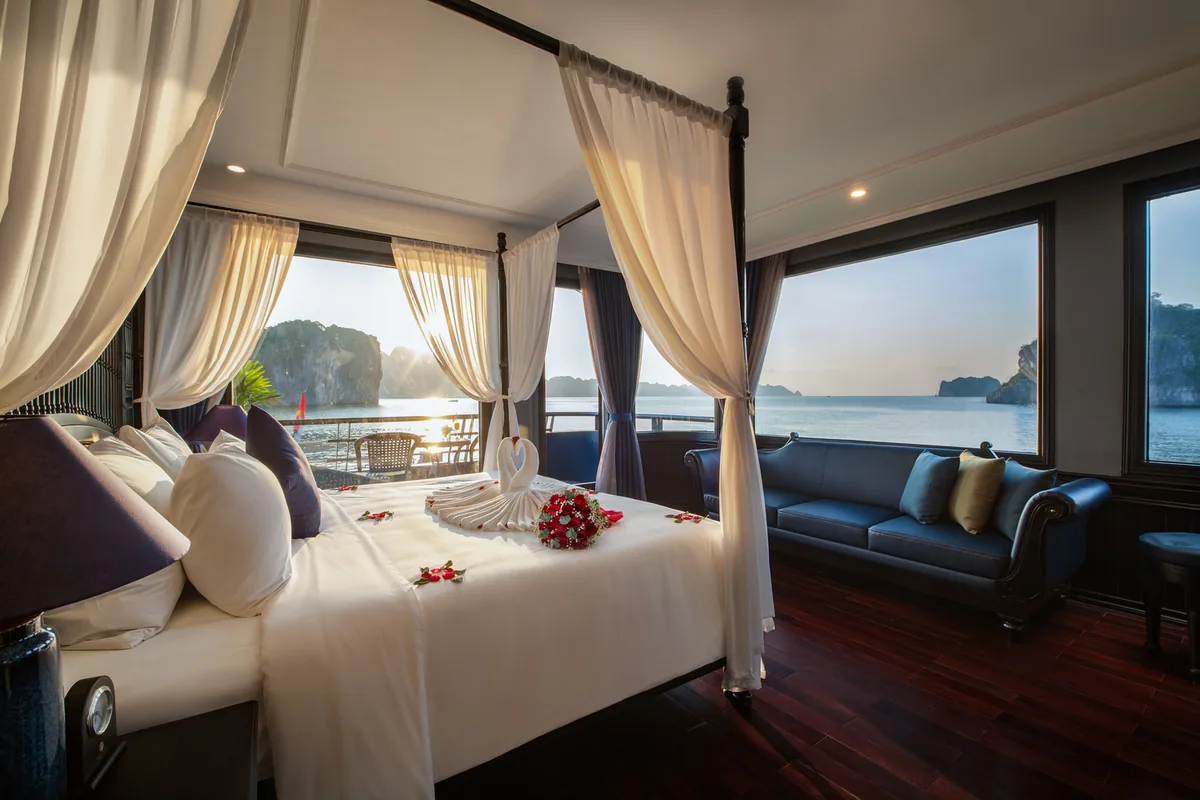 Honeymoon Suite With Terrace VIP có sân hiên riêng trên du thuyền Rosy Cruise