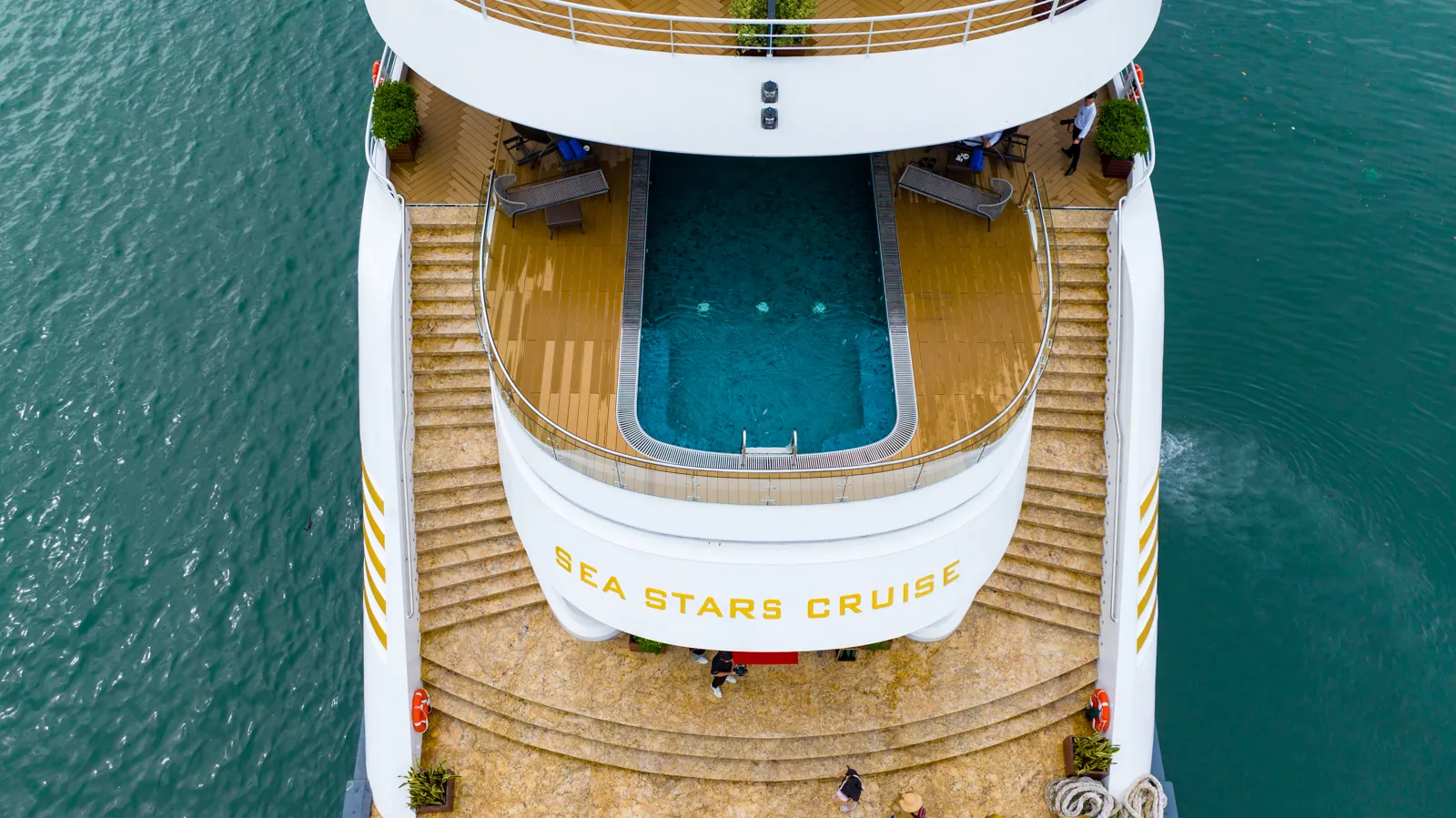 Bể bơi Aquarius trên du thuyền Sea Stars Cruise