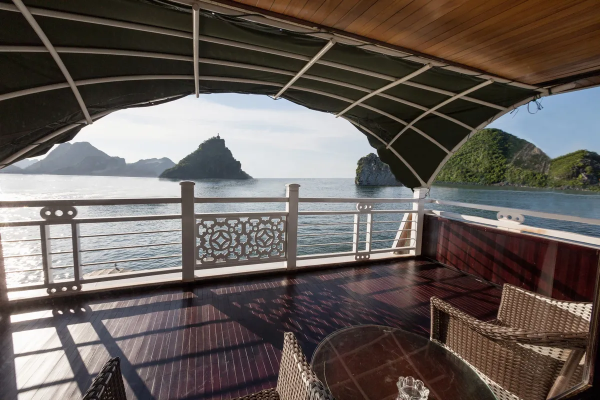 Cabin Suite Balcony có ban công riêng trên du thuyền Starlight Cruise