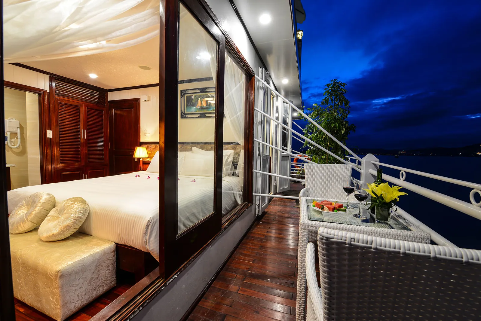Hạng phòng Suite Balcony trên du thuyền Swan Cruises