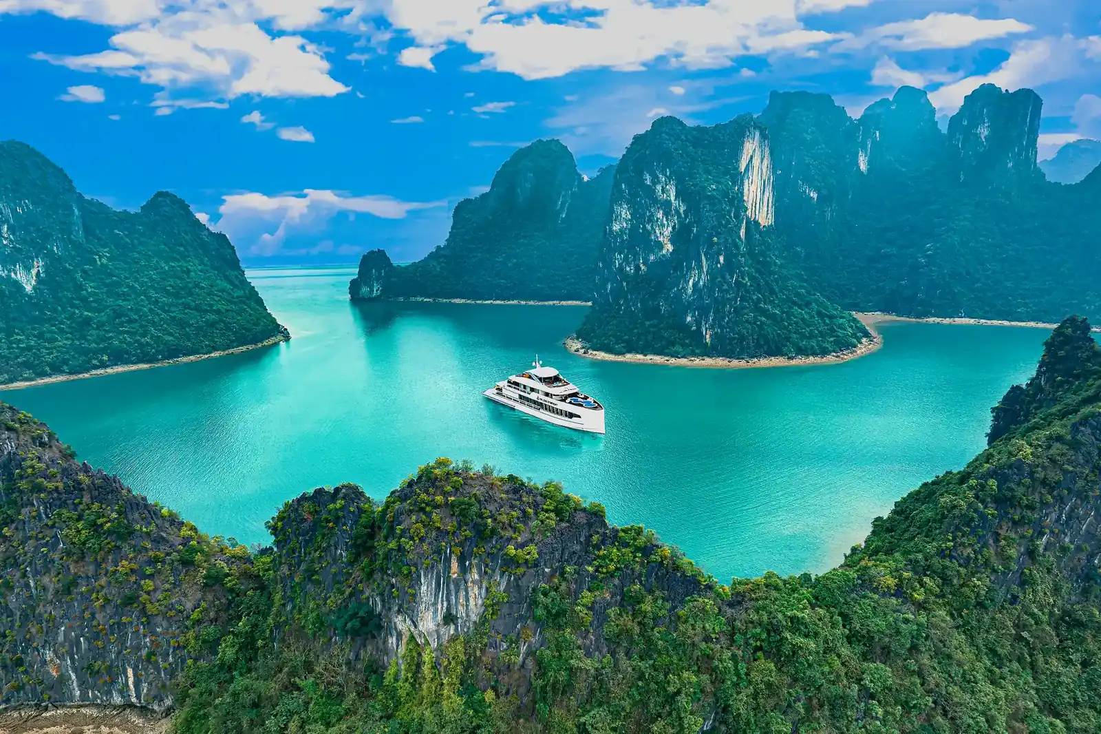 Toàn cảnh du thuyền Halong Symphony