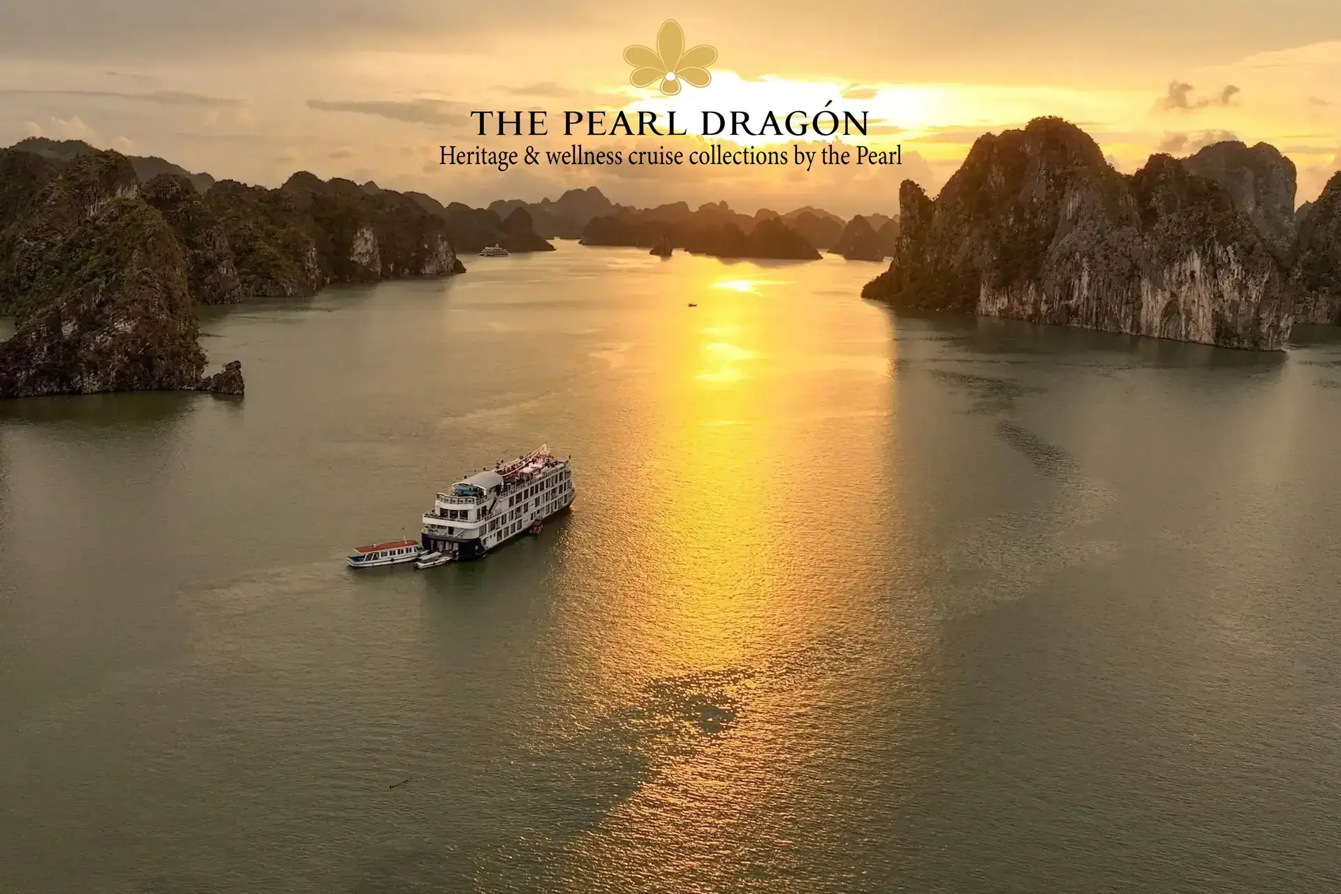 Hoàng hôn trên Vịnh Lan Hạ nhìn từ du thuyền The Pearl Dragón