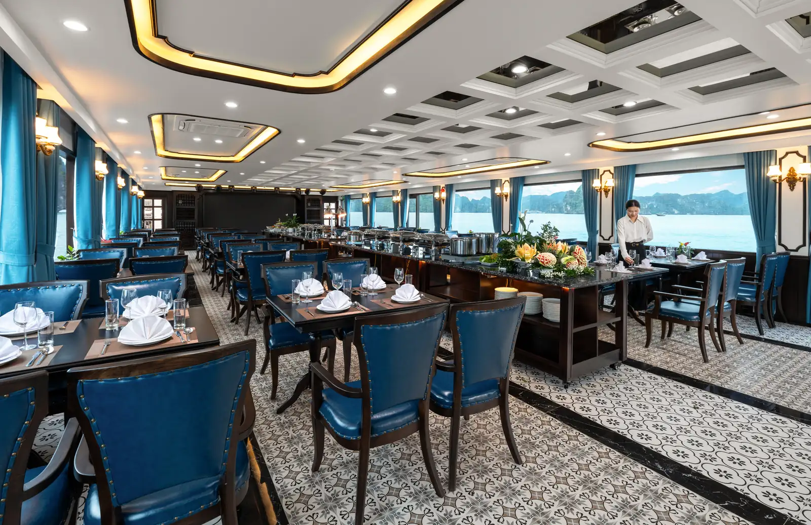 Nhà hàng tầng 1 trên du thuyền V-Dream Cruise