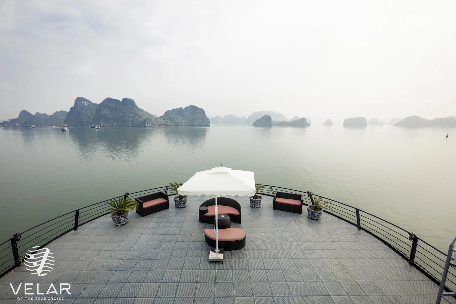Sundeck trên du thuyền Velar Of The Sea